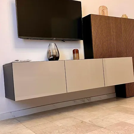 Moderno Freidour, Metro Rivoli Apartment *