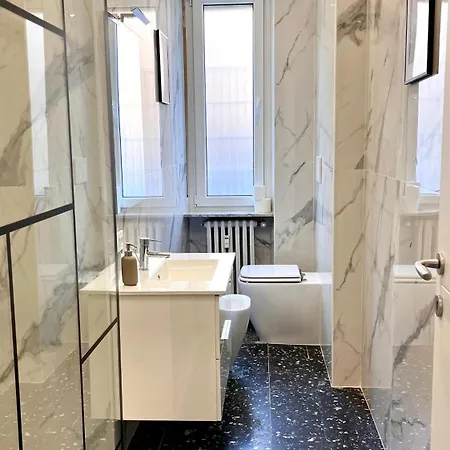 Moderno Freidour, Metro Rivoli *