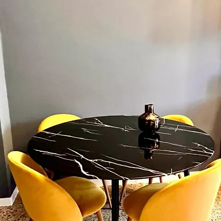 Moderno Freidour, Metro Rivoli *