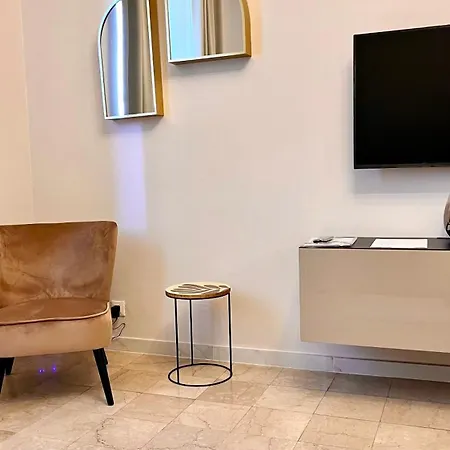 Moderno Freidour, Metro Rivoli Apartment *